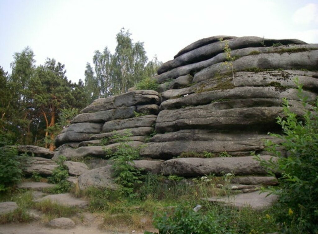 Mountain peak Shartashskiye kamennyye palatki, Yekaterinburg, photo