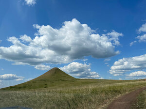 Susak-Tau Hill (Republic of Bashkortostan, Alsheyevskiy rayon, Karmyshevskiy selsovet, kholm Tukhtarovka) ، معلم جذب سياحي