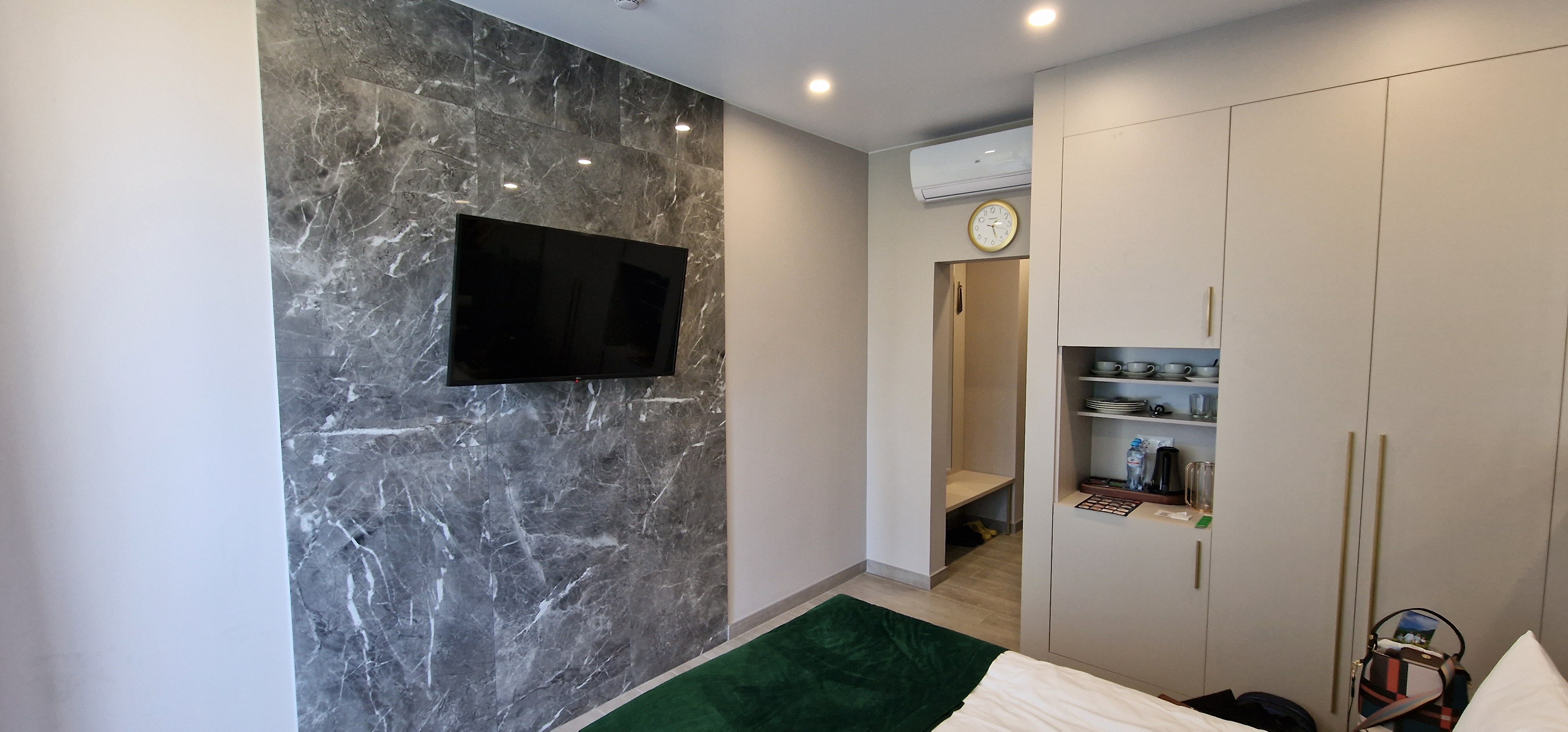 Фото Mirror Family