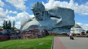 Brestskaya Krepost-Geroy Memorialny kompleks (Brest, ostrov Tsentralny) ، نصب تذكاري للحرب، مقبرة جماعية