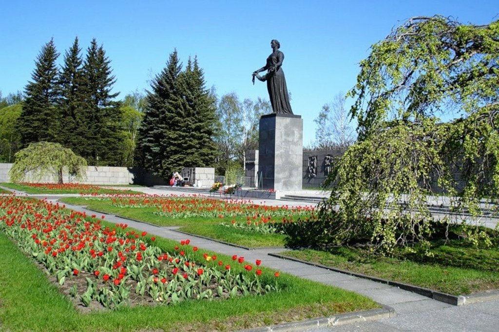 Monument, memorial Piskaryovskoye Memorial Cemetery, Saint Petersburg, photo