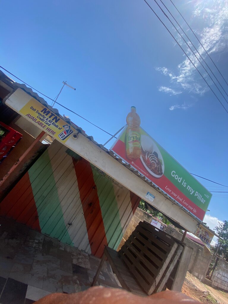 Supermarket God is piller, Accra, photo