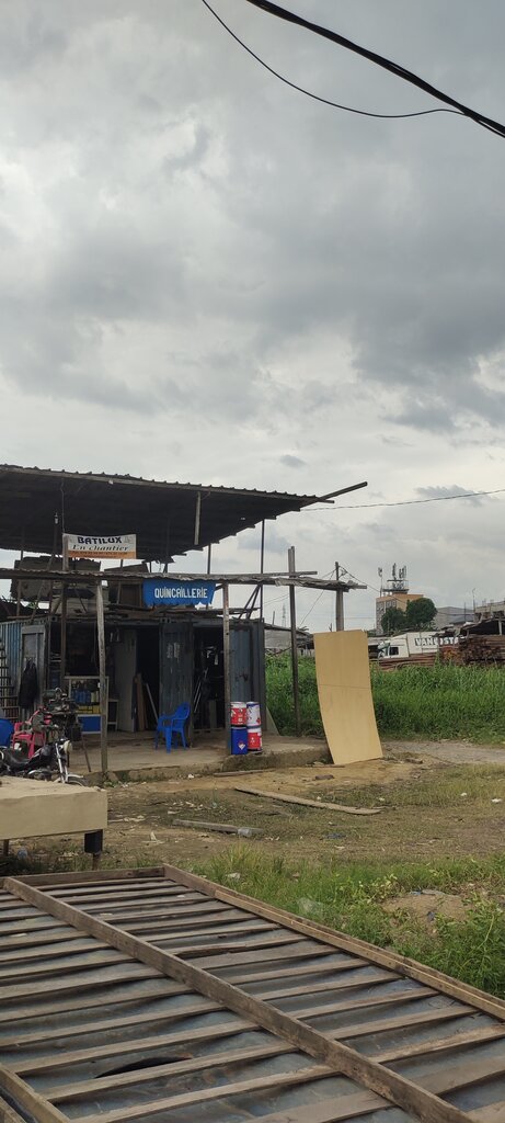 Convenience store Batilux, Douala, photo