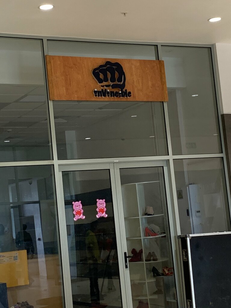 Shoe store Invincible, Douala, photo