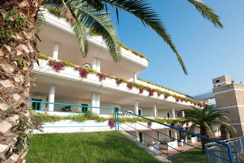 Фото Hotel Villaggio Cala Corvino