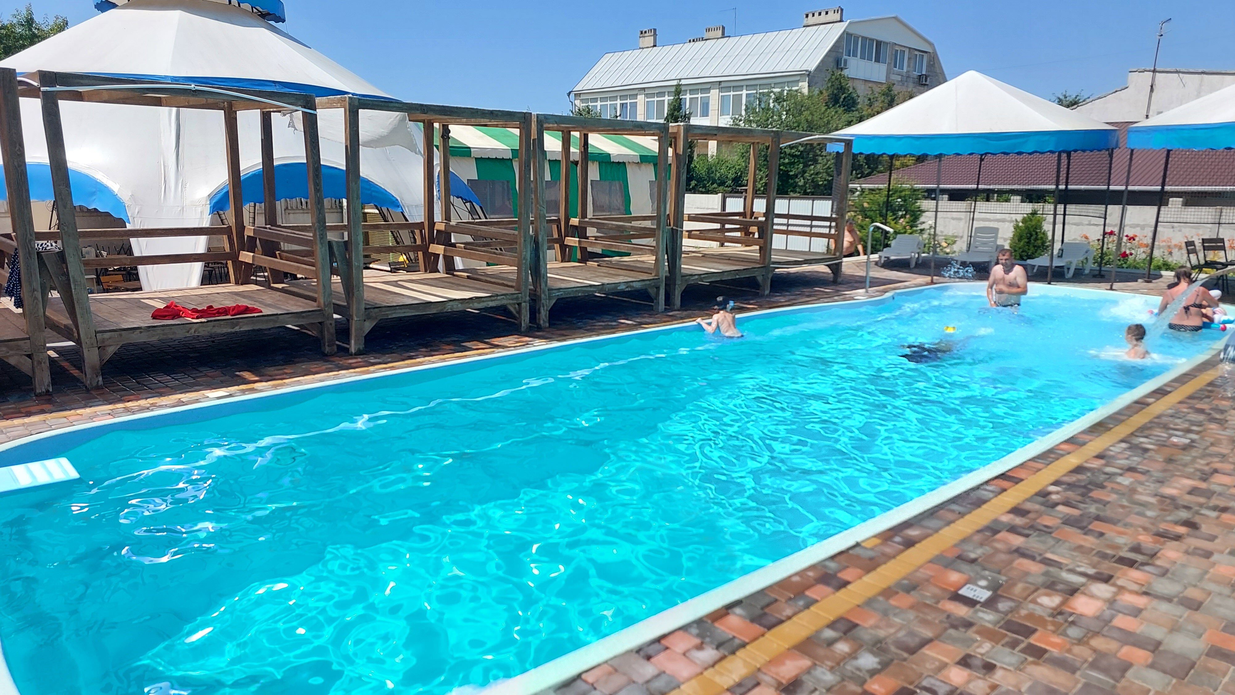 Фото отеля 2