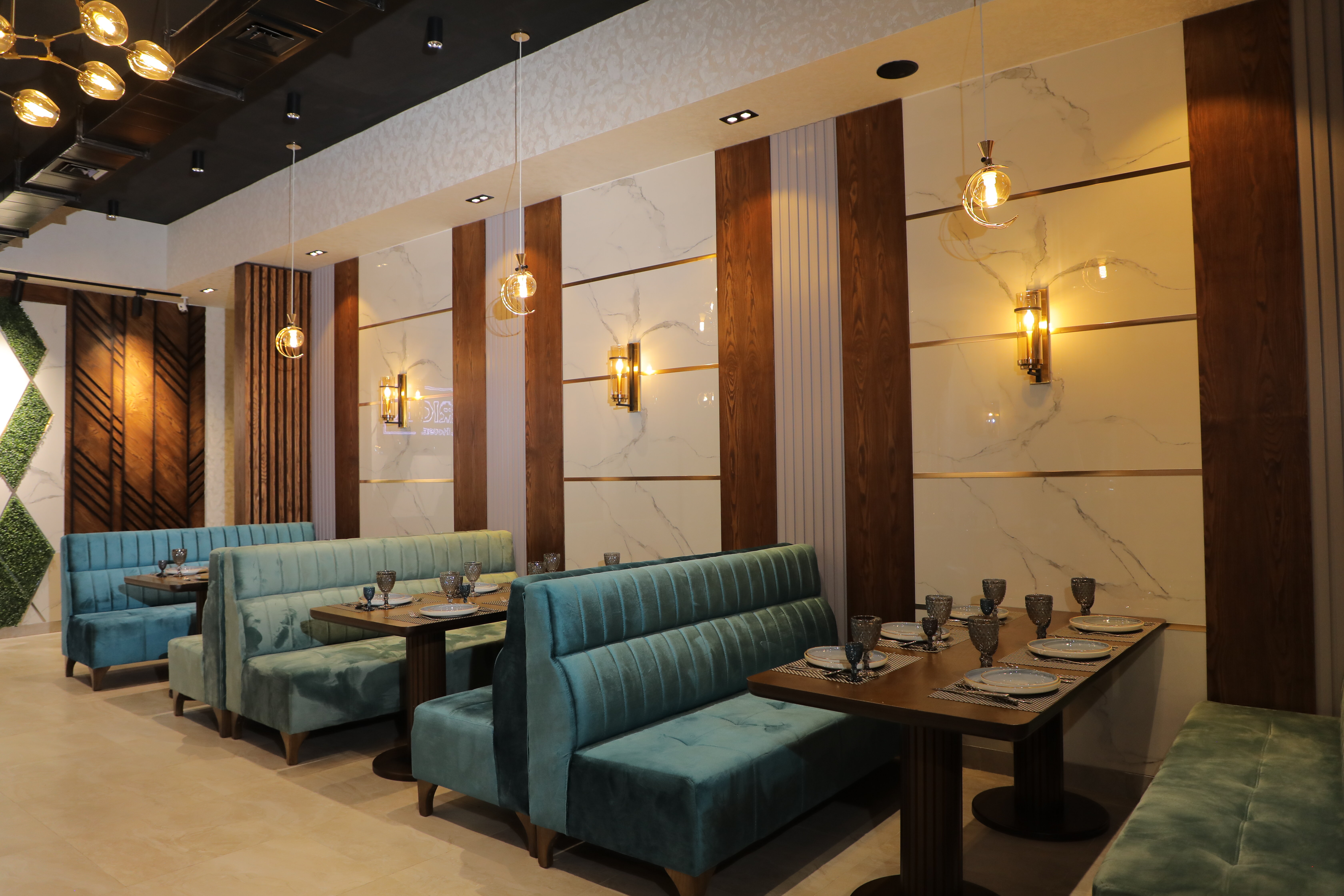 Фото Brick House