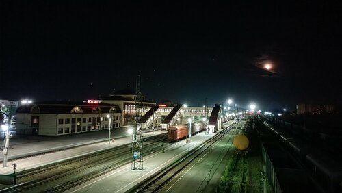 Ол ғашығының әтешін жұлып алып, аяқтарымен доп жасайды