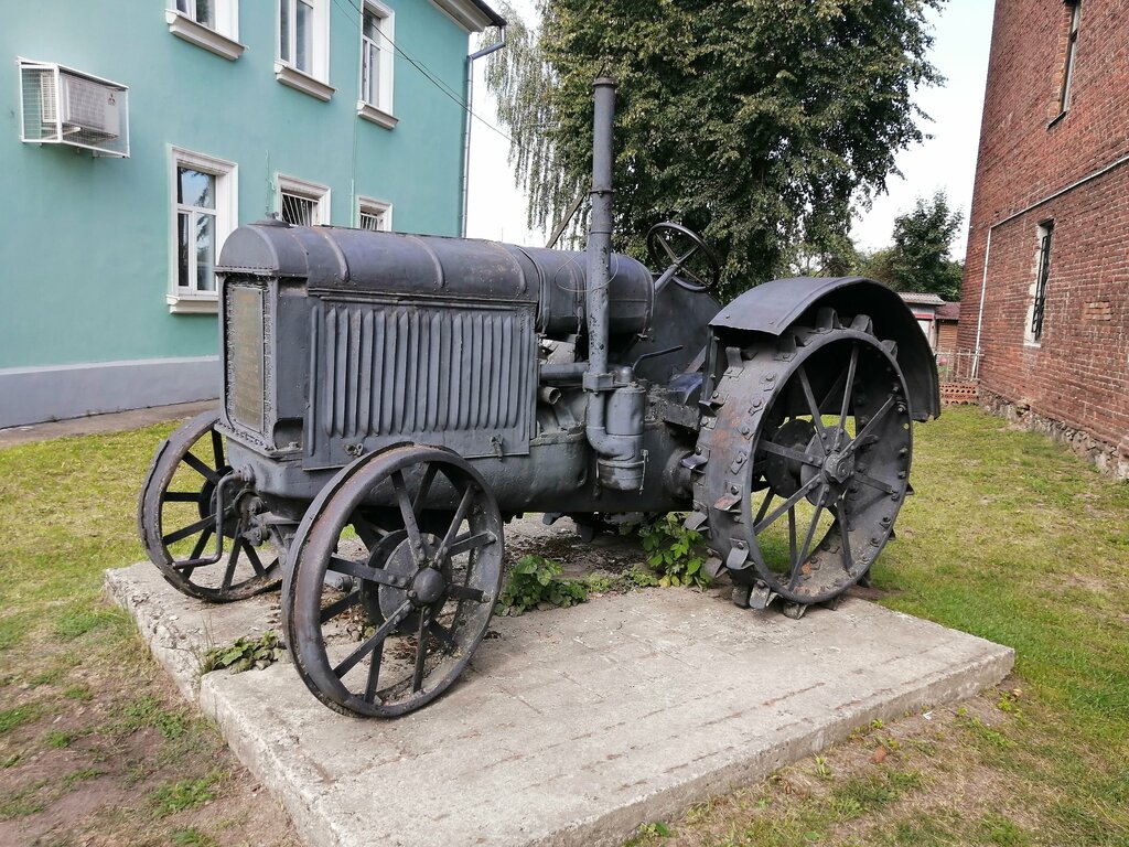 Monument to technology Трактор, Gdov, photo