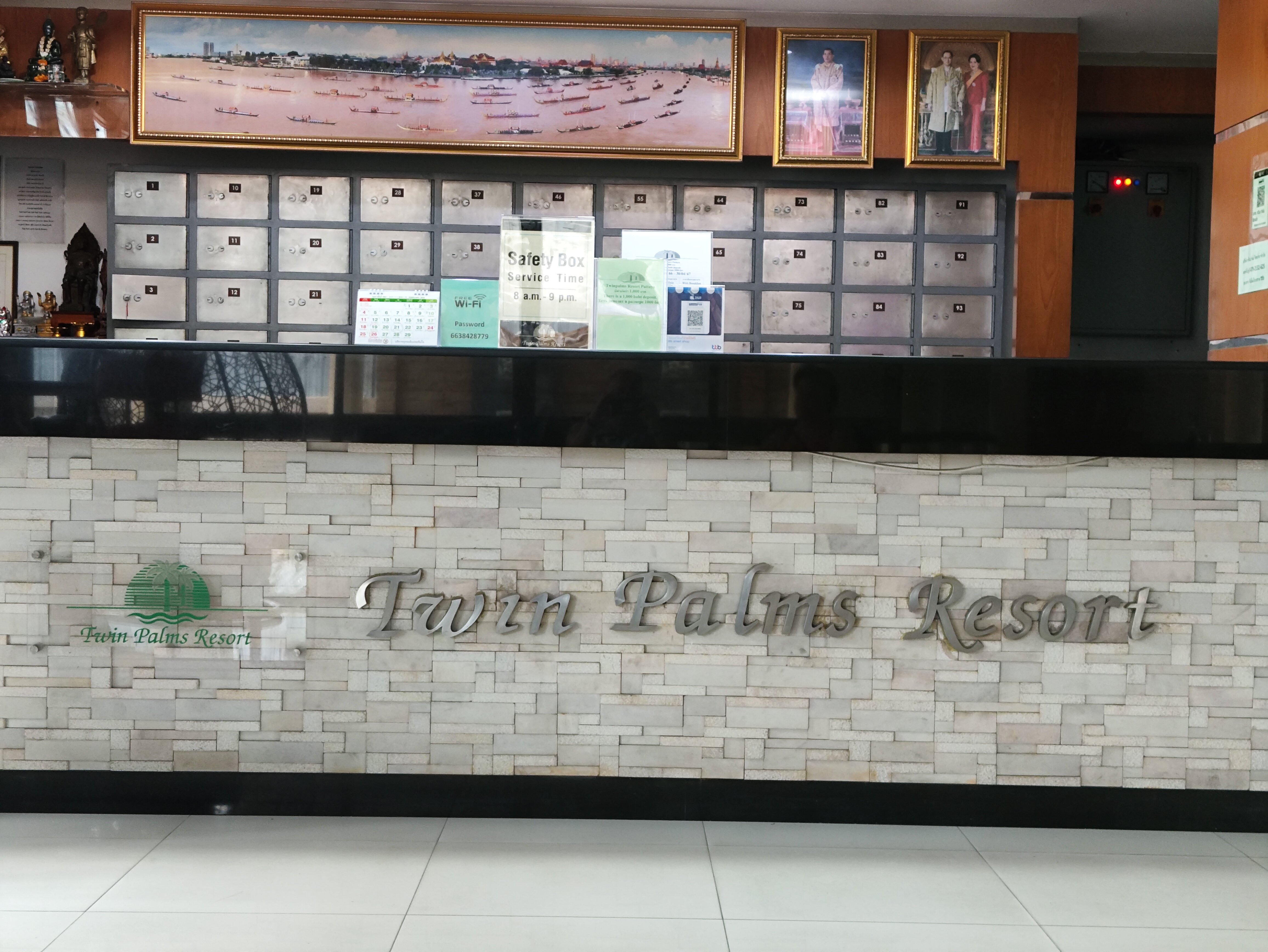 Фото Twin Palms Resort