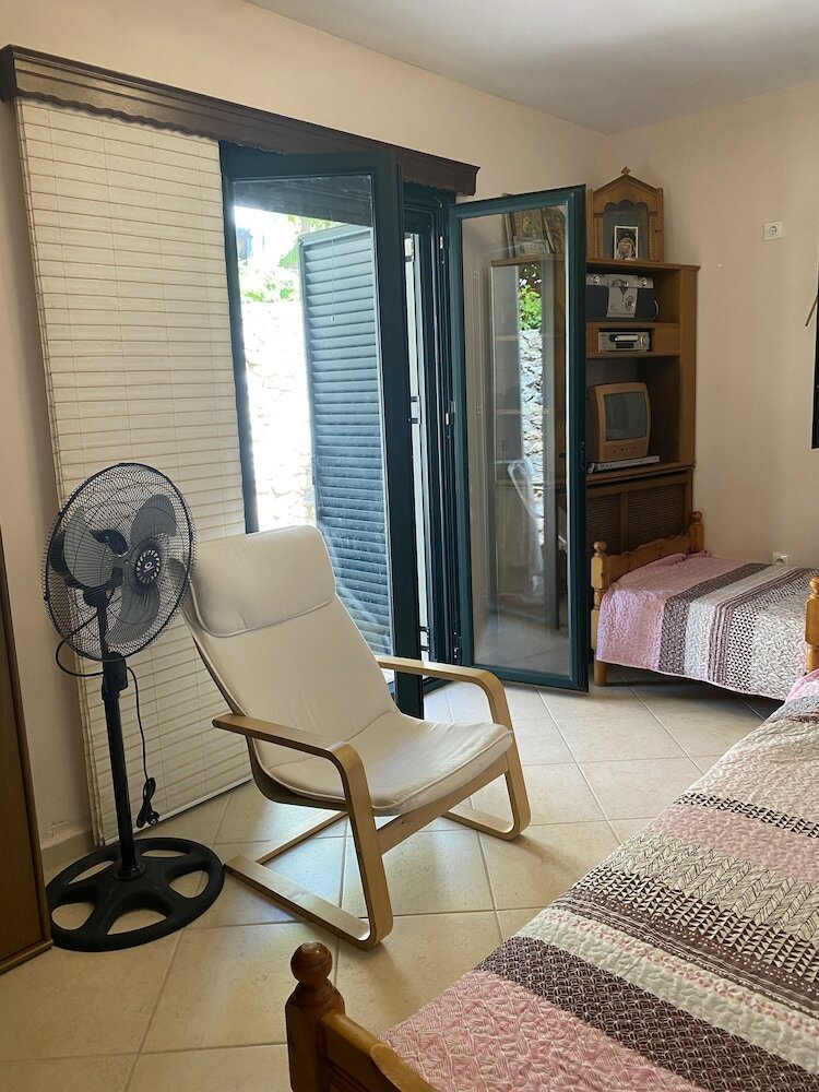 Фото Trahila stone house