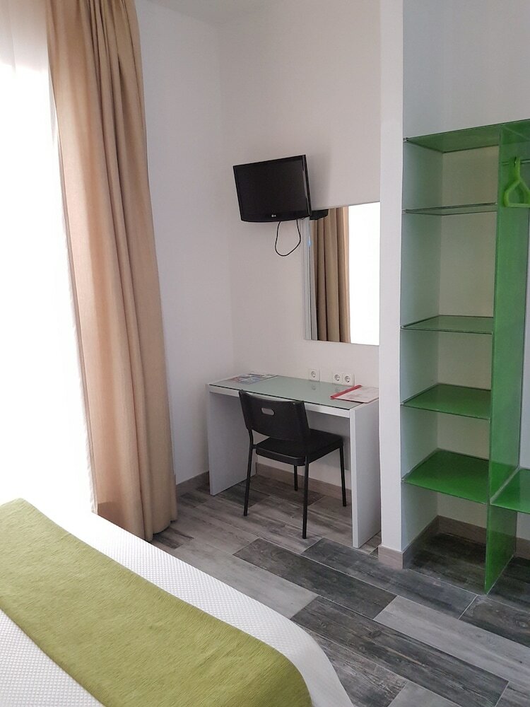 Фото Hotel y Apartamentos Doña Lola