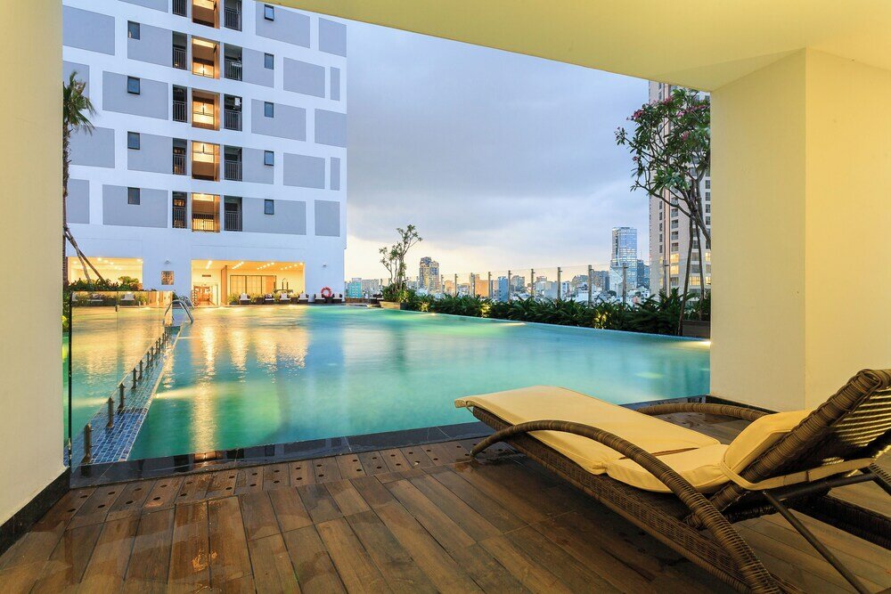 Фото Rivergate apartment infinity pool & Gym