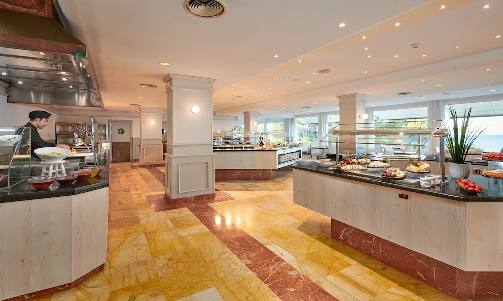 Фото Grupotel Aguait Resort & SPA - Adults Only