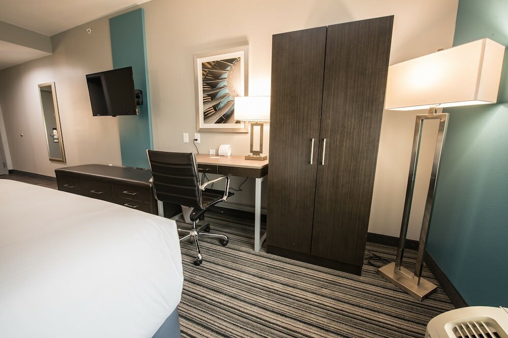 Фото Holiday Inn Express & Suites Houston - Hobby Airport Area, an Ihg Hotel