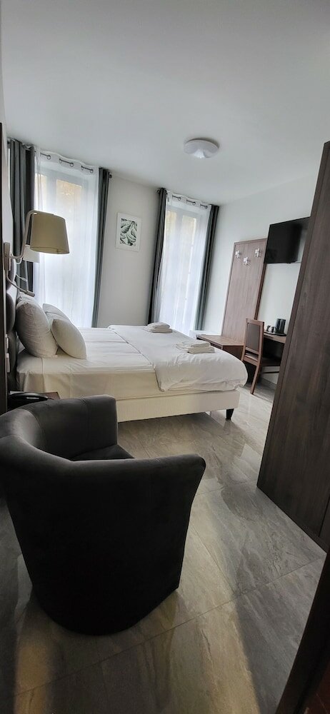 Фото Square Hôtel - Nimes