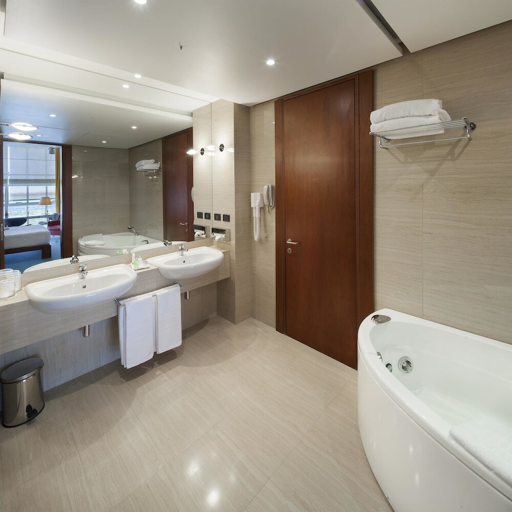 Фото DoubleTree by Hilton Turin Lingotto