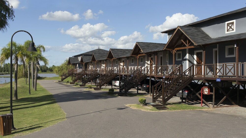 Фото Howard Johnson by Wyndham San Pedro Resort & Marina