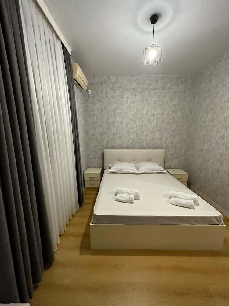 Фото Гостиница на ул. Константина Гамсахурдиа, 1