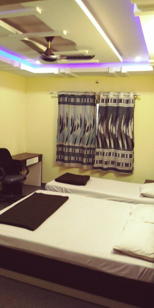 Фото S R Guest House