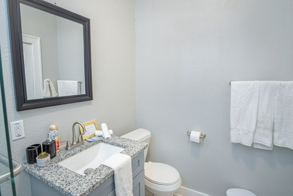 Фото Trendy 3 Br Prime Apt Near Downtown