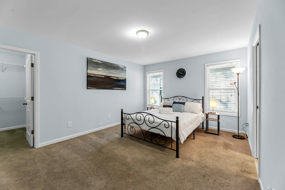 Фото 5006 Beale Ave Orange Door