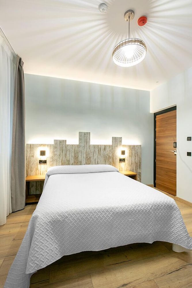 Фото Hostal Antón Martín