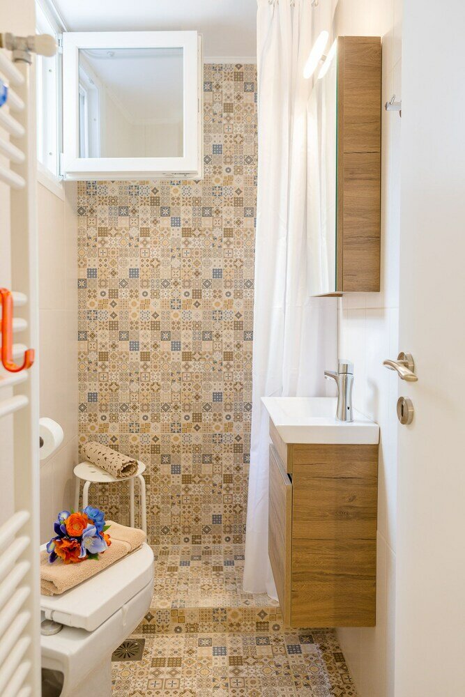 Фото Grandma's Chic & Bright Athenian Home with a Patio