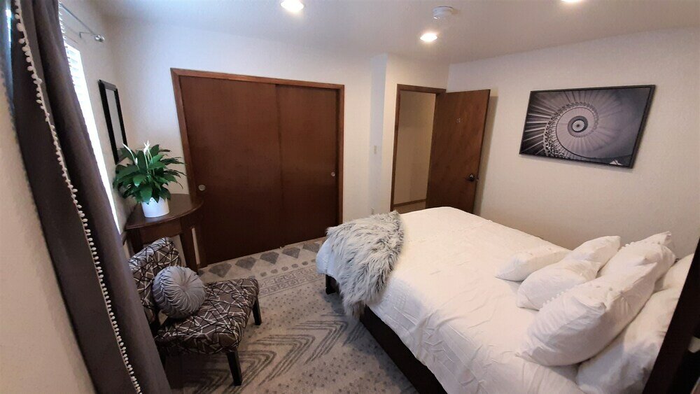 Фото Garage Studio near Oushc Hospital