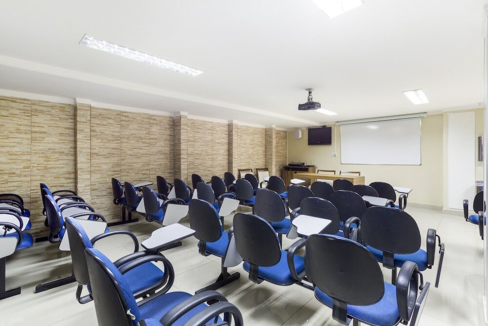 Фото Oyo Hotel VIA Universitária, Maracanã