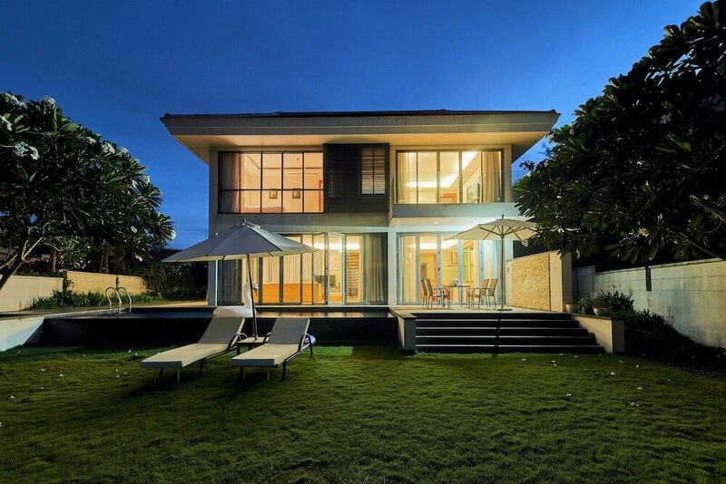 Гостиница Ocean Villa Danang Beach в Дананге