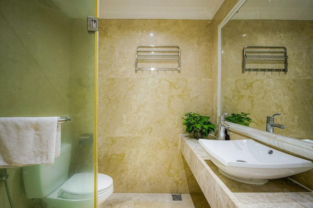 Фото City by night Ben Thanh Apartments