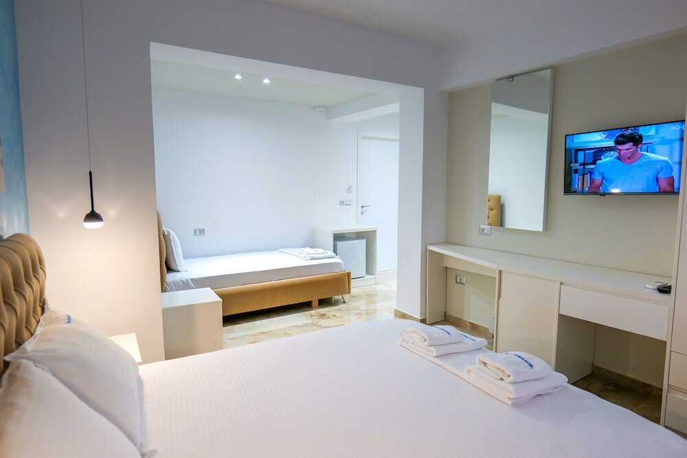 Фото 3 Island Hotel