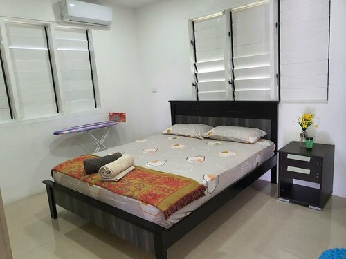 Гостиница Master Bedroom with Shared Kitchen в Суве