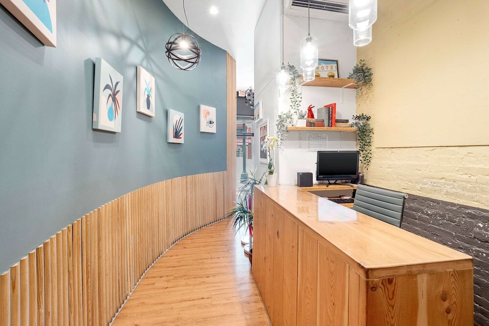 Фото BeHome by LuxUrban, a Travelodge by Wyndham