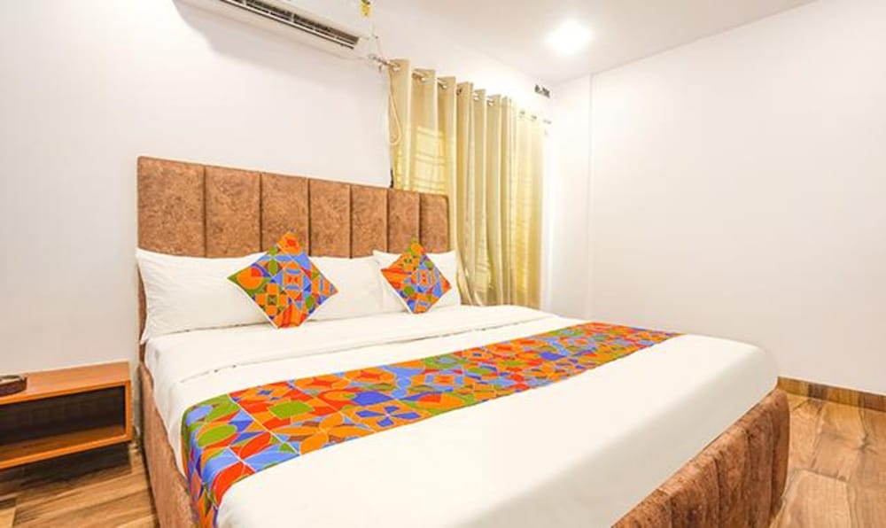 Фото Fabhotel Midnight Inn