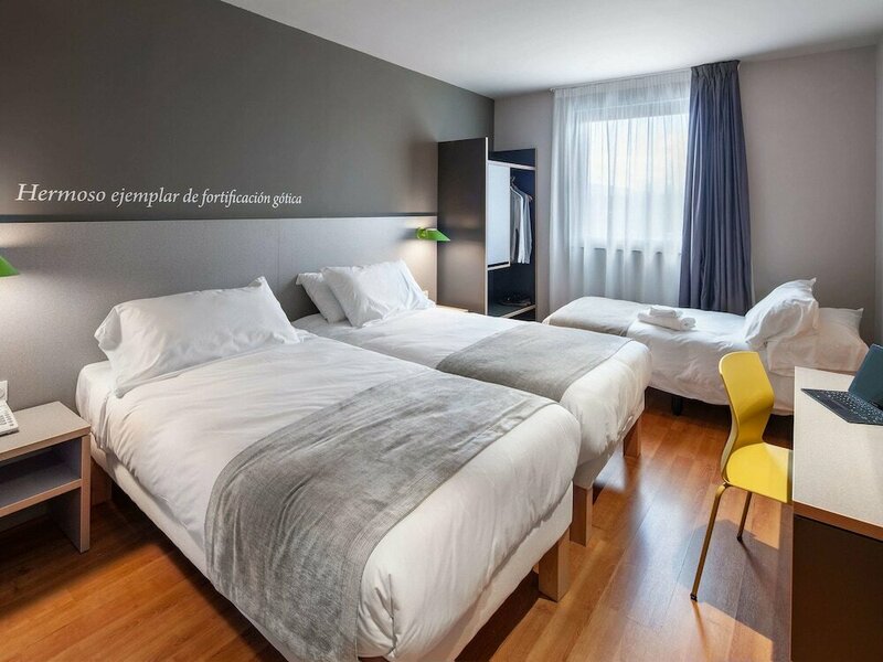 Гостиница Hotel ibis Styles Pamplona Noain