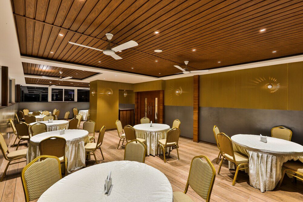 Фото Hotel Vbr Grand Inn