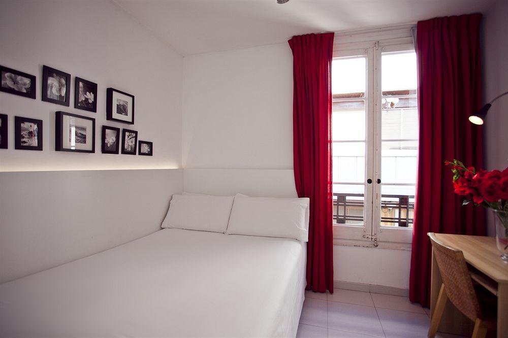 Фото Las Ramblas Pasaje Bacardi Apartments