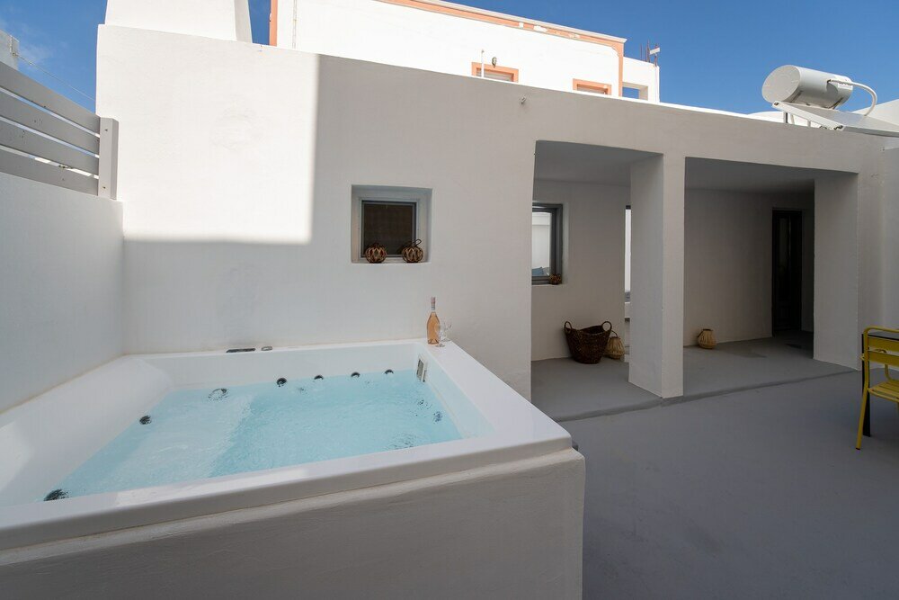 Фото Villa Tholos with Private Jacuzzi