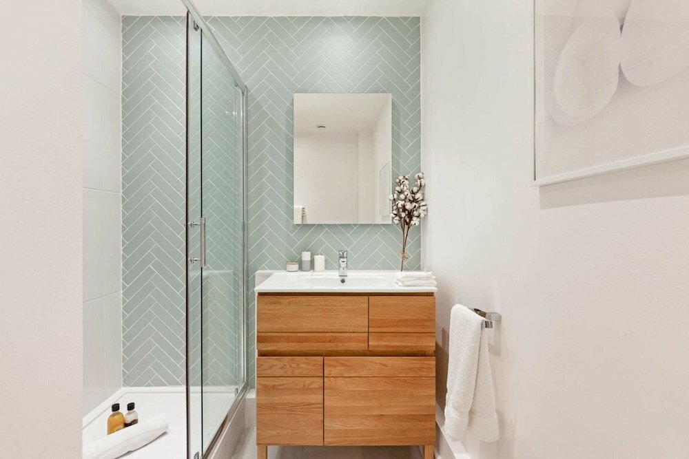 Фото Designer 2 Bedroom Apartment in Holborn