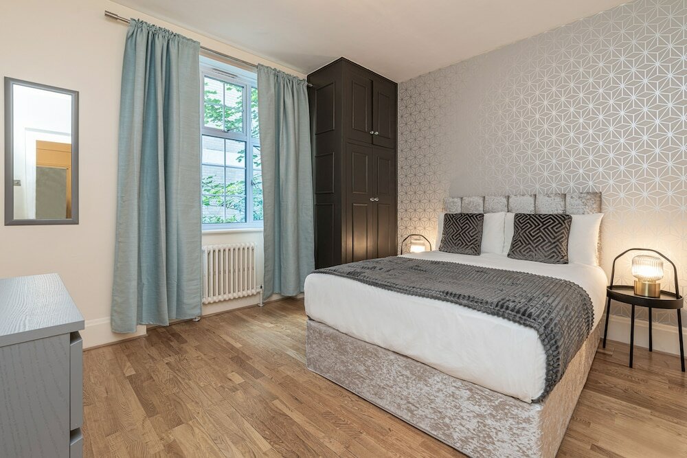 Фото Charming 2 Bedroom Flat in Kensington High Street