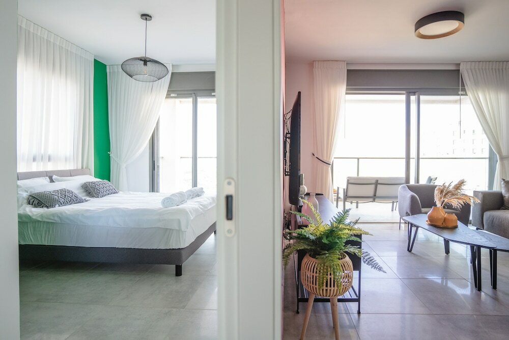 Фото Modern with Balcony Over Looking the Sea