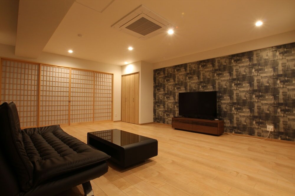 Фото Shimanouchi Luxury Apartment