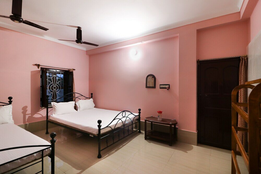 Фото Spot On 49052 Shree Chaitanya Math Teertha Bhawan