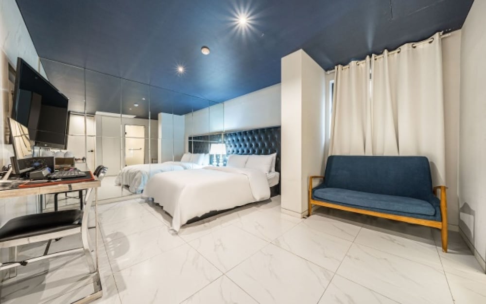 Фото Hotel Star Premier Yeoksam