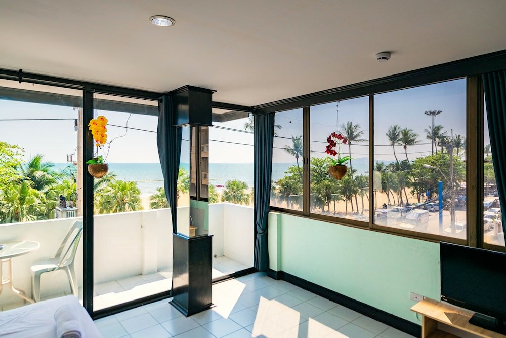 Фото Happy Jomtien - Beachfront