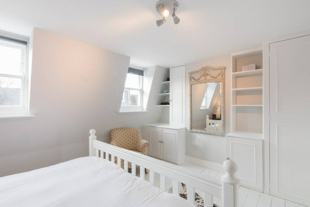 Фото Fulham 4-bed House & Garden Near Tube