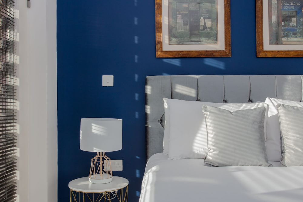 Фото Contemporary 1 Bedroom Apartment in South London