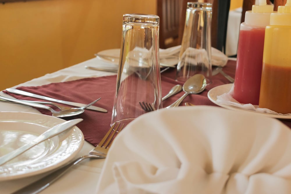 Фото Rwenzori International Hotel